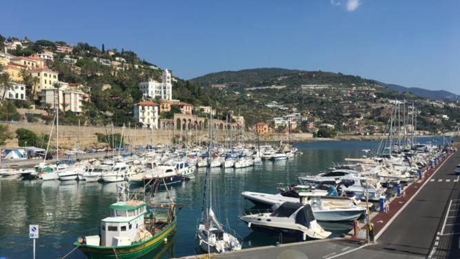 Appartamento Villa Rita A 100 M Dal Mare! فاليكروسيا المظهر الخارجي الصورة