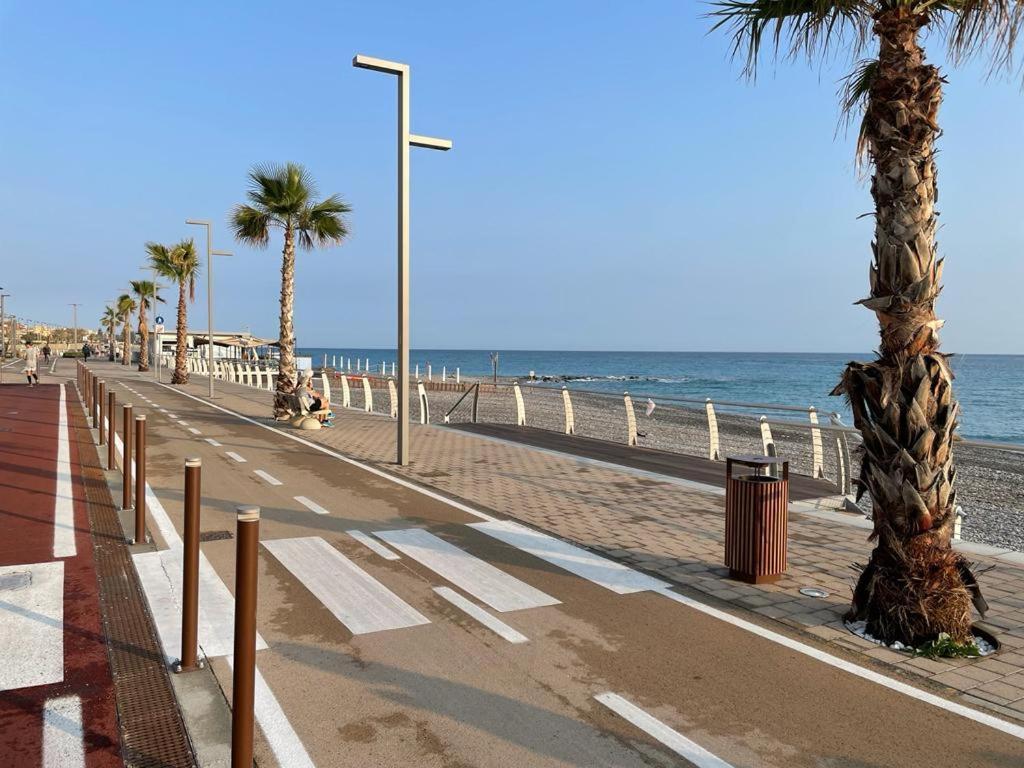 Appartamento Villa Rita A 100 M Dal Mare! فاليكروسيا المظهر الخارجي الصورة